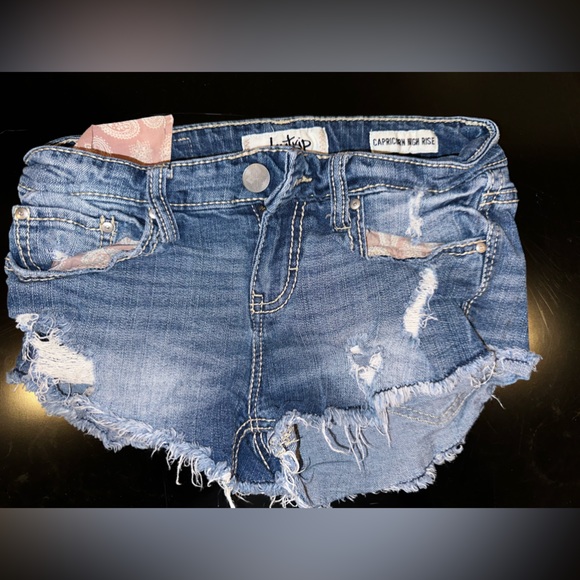 Day trip Shorts - Picture 1 of 3